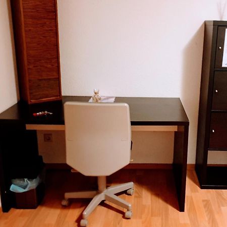 Budget Rooms In Halle With Shared Bathroom, Free Wifi, Netflix & Ipad Dış mekan fotoğraf