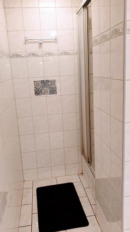 Budget Rooms In Halle With Shared Bathroom, Free Wifi, Netflix & Ipad Dış mekan fotoğraf
