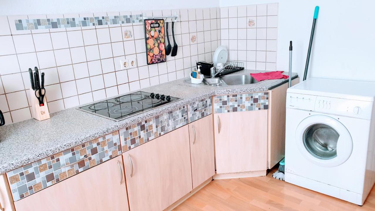 Budget Rooms In Halle With Shared Bathroom, Free Wifi, Netflix & Ipad Dış mekan fotoğraf