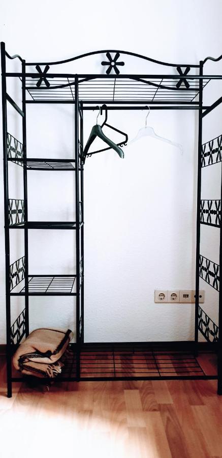 Budget Rooms In Halle With Shared Bathroom, Free Wifi, Netflix & Ipad Dış mekan fotoğraf