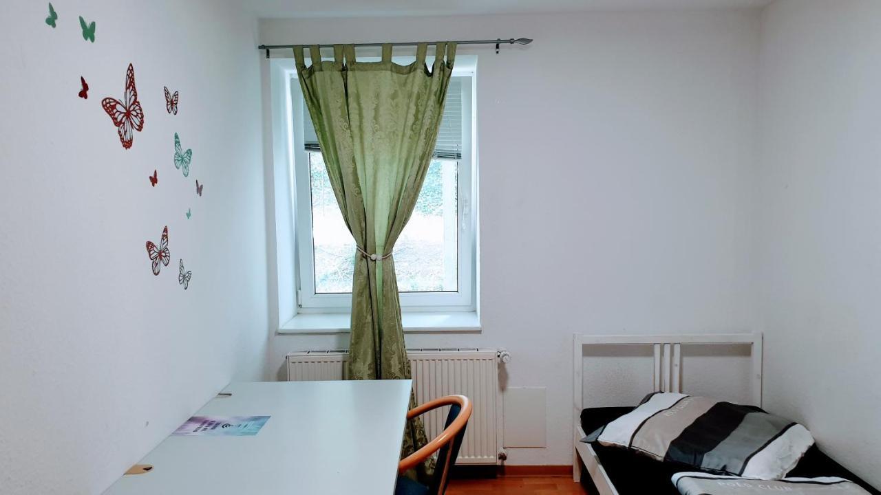 Budget Rooms In Halle With Shared Bathroom, Free Wifi, Netflix & Ipad Dış mekan fotoğraf