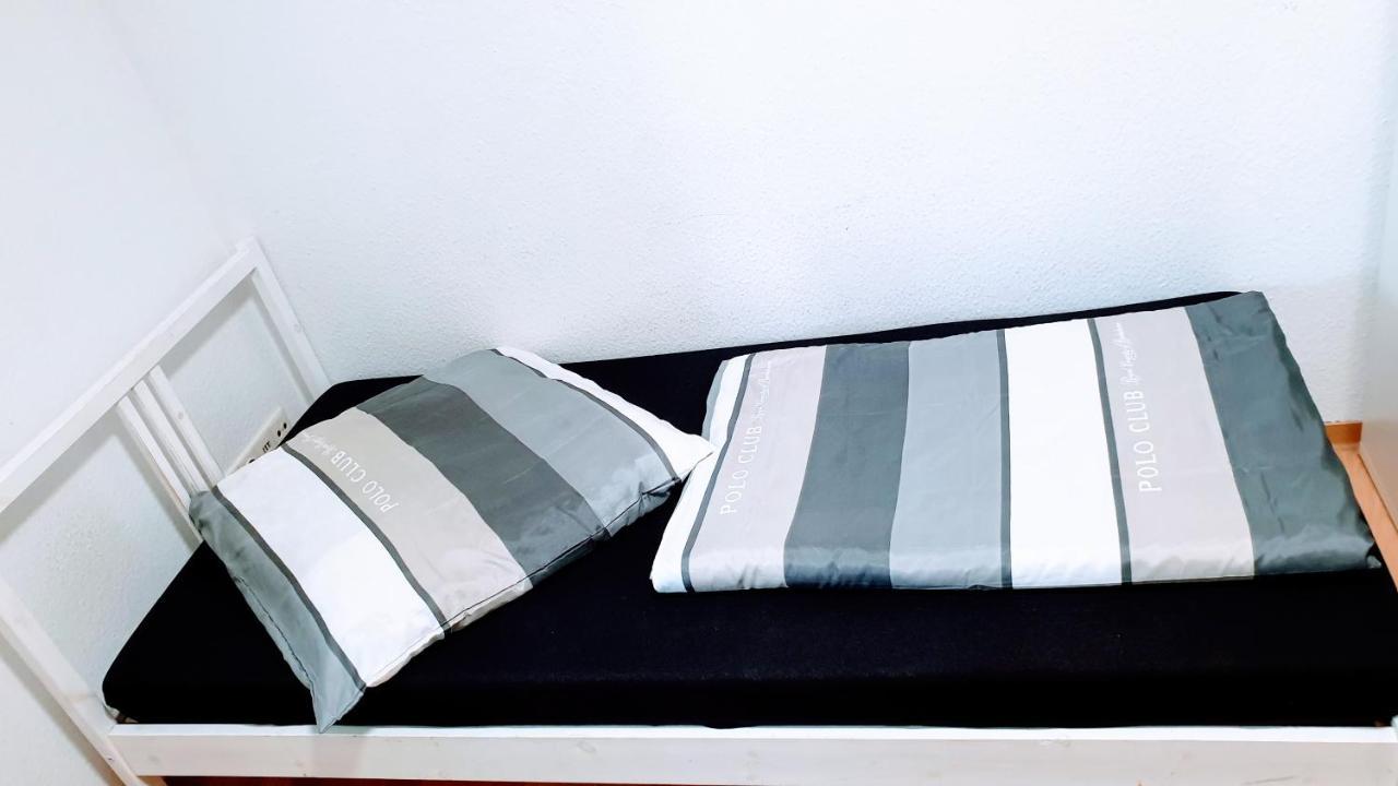 Budget Rooms In Halle With Shared Bathroom, Free Wifi, Netflix & Ipad Dış mekan fotoğraf